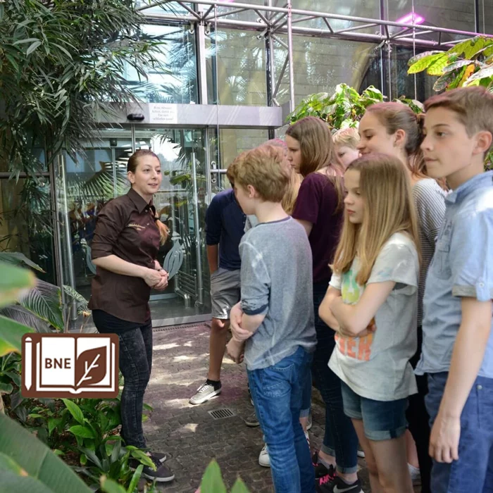 Schulklasse im Tropenhaus Schokoladenmuseum Koeln