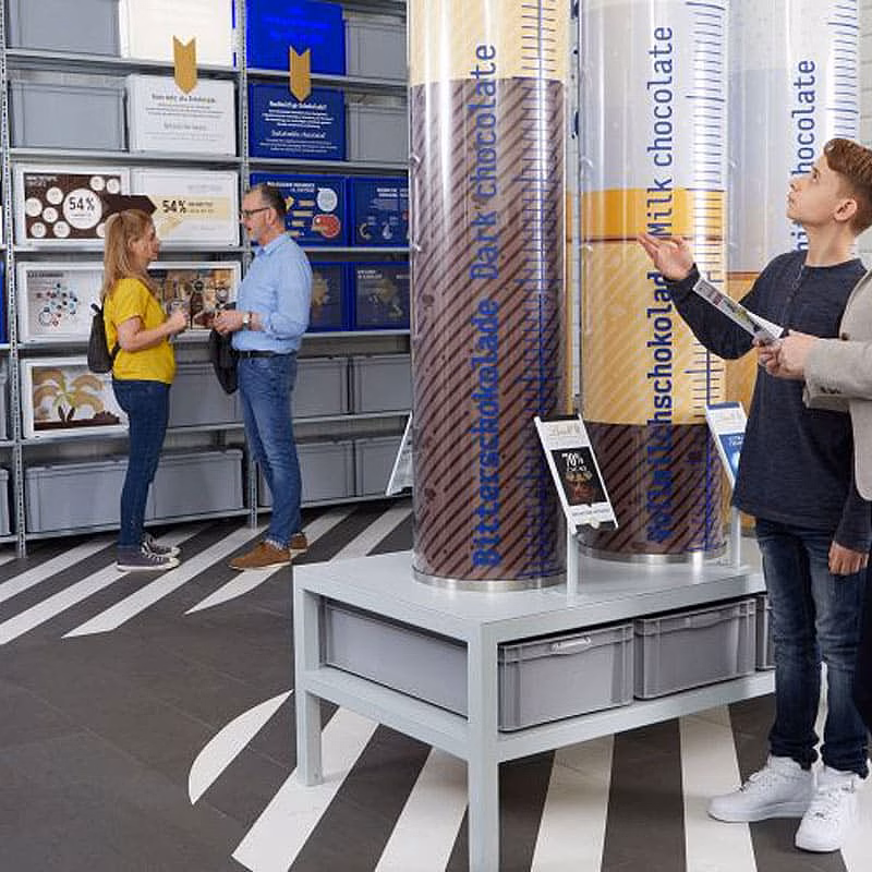Besucher im Zutatenlager Schokoladenmuseum Köln