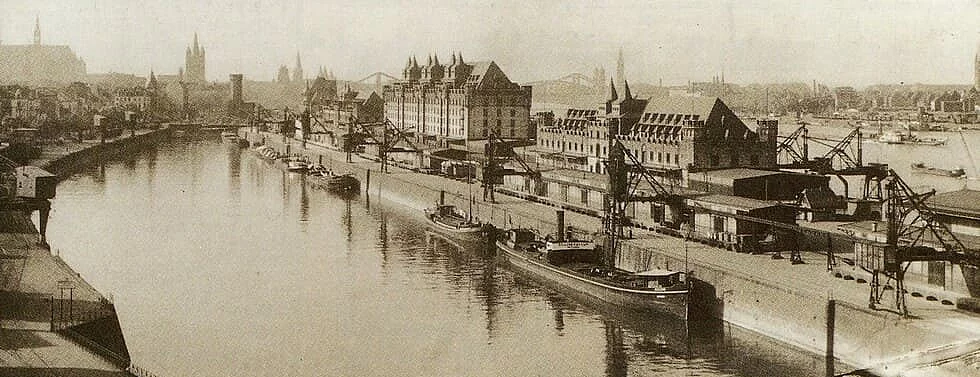 Historische Aufnahme vom Rheinauhafen in Köln