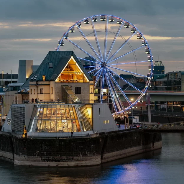 Riesenrad am Schokoladenmuseum Köln